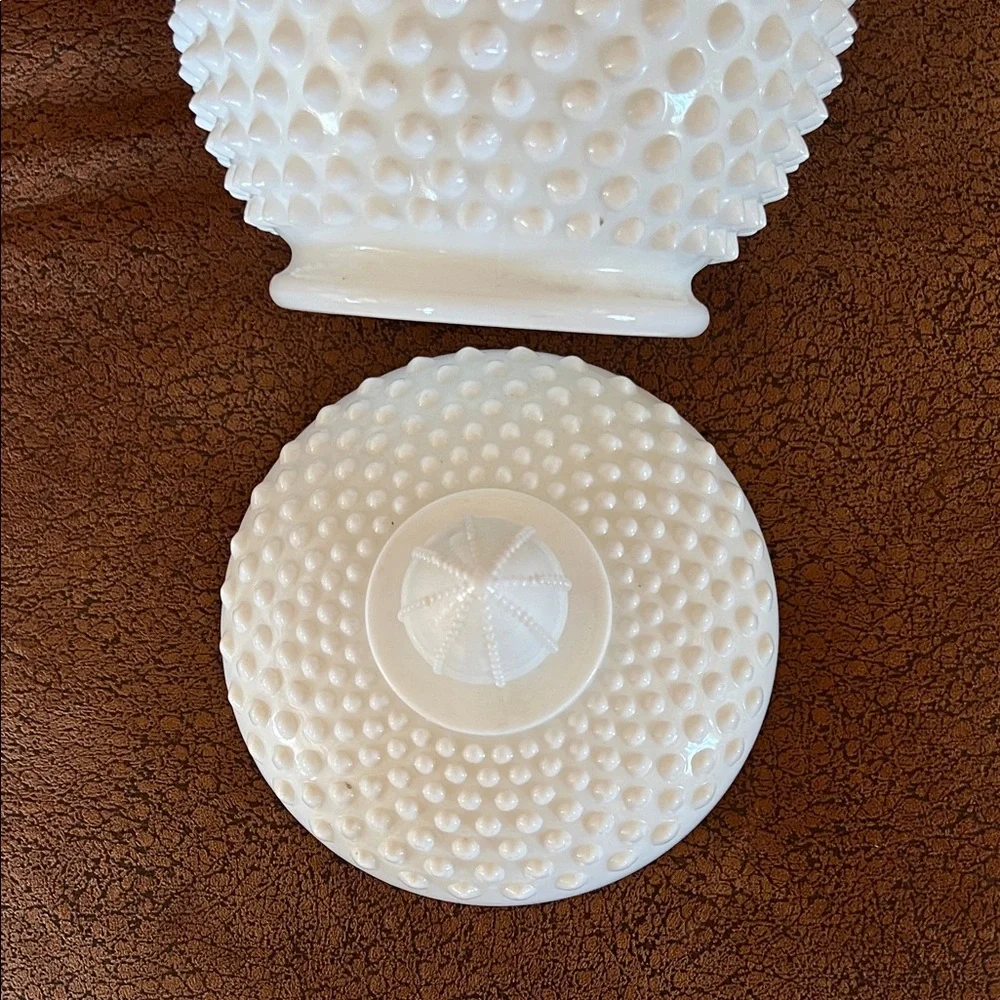 Elegant White Hobnail Milk Glass Cookie Jar. - Picture 4 of 10